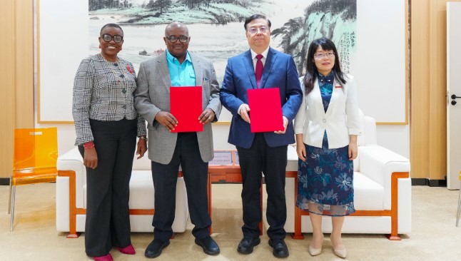 University of Calabar Delegation Visits Southwest University, Signing MOU for Collaboration